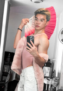 ต๊ะ-ตระการ-cross