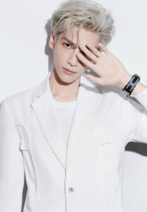 หลัวอวิ๋นซี-below