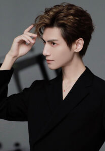 หลัวอวิ๋นซี-board