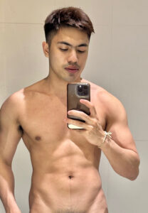 อาร์ม-ธีรกิจ-black