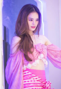 แอลลี่-อชิรญา-about