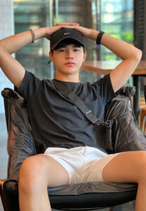 ธนินนัทธ์-อมรสิรินันทชัย-angle