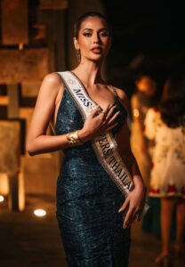 แอนโทเนีย-โพซิ้ว--(12)