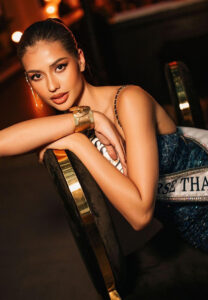 แอนโทเนีย-โพซิ้ว--(13)