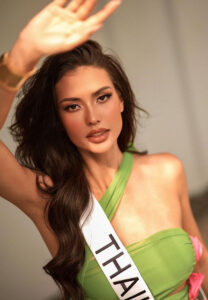 แอนโทเนีย-โพซิ้ว--(14)