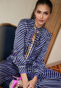 แอนโทเนีย-โพซิ้ว--(16)