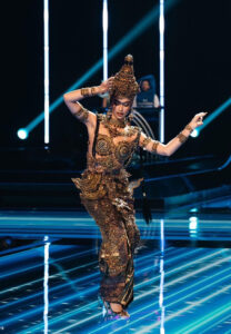 แอนโทเนีย-โพซิ้ว--(20)