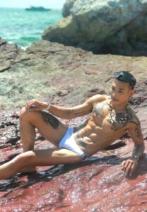 earthxchls-023-Charming