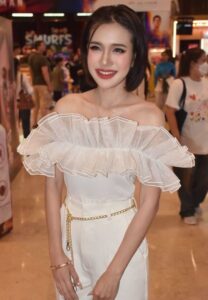 ฟารีดา-008-Attractive