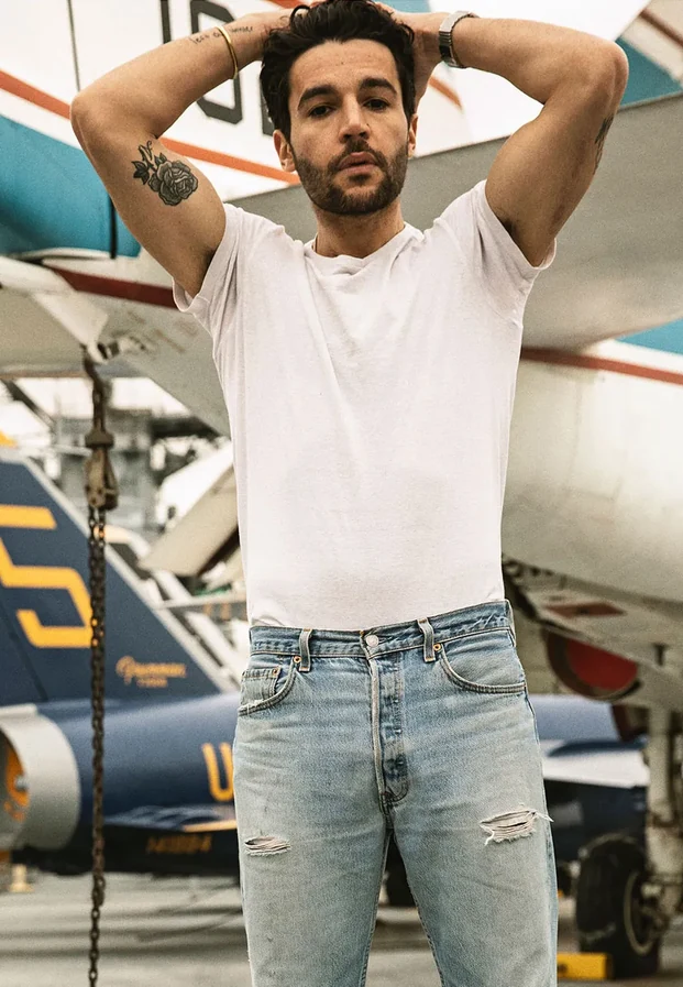 Christopher Abbott ในภาพประกอบบทความ