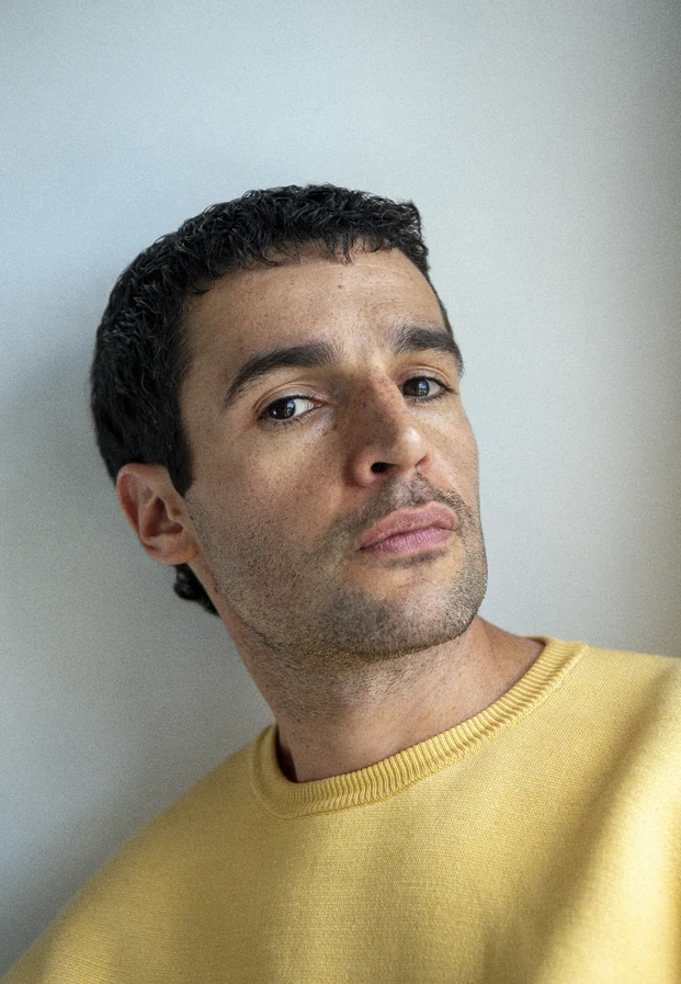 Christopher Abbott ในภาพประกอบบทความ