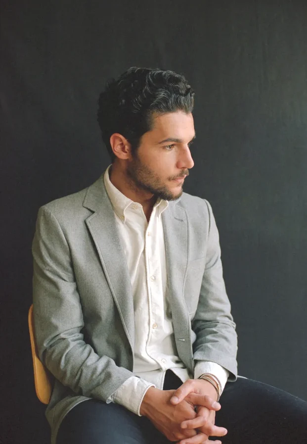 Christopher Abbott ในภาพประกอบบทความ
