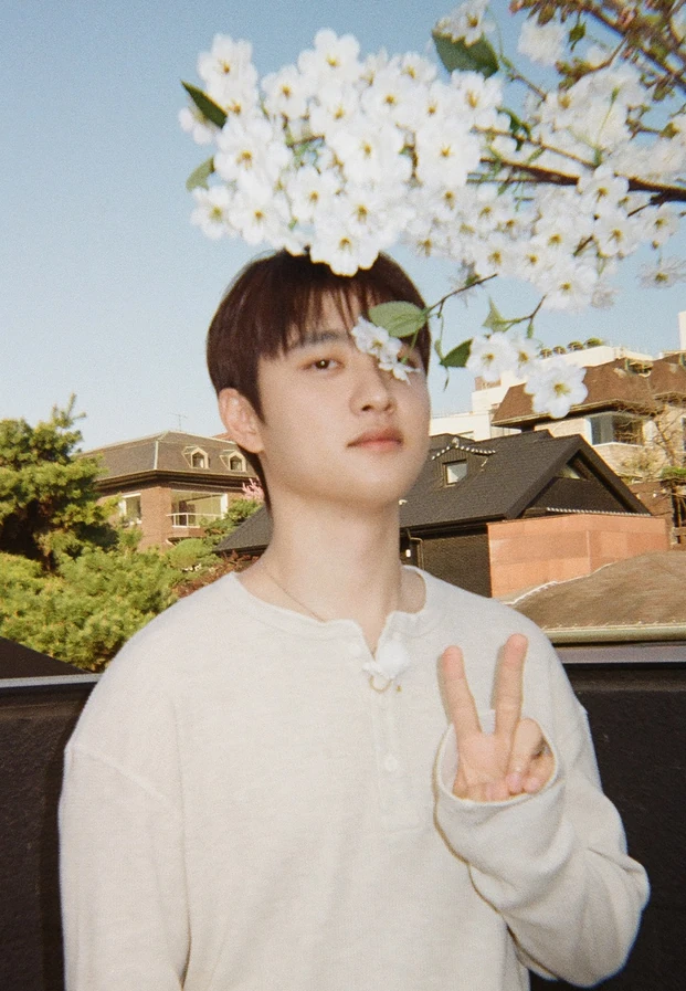 D.O. ในภาพถ่ายจาก Instagram ทางการ