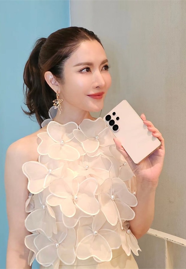 ประวัติ แอฟ ทักษอร ภาพประกอบบทความ