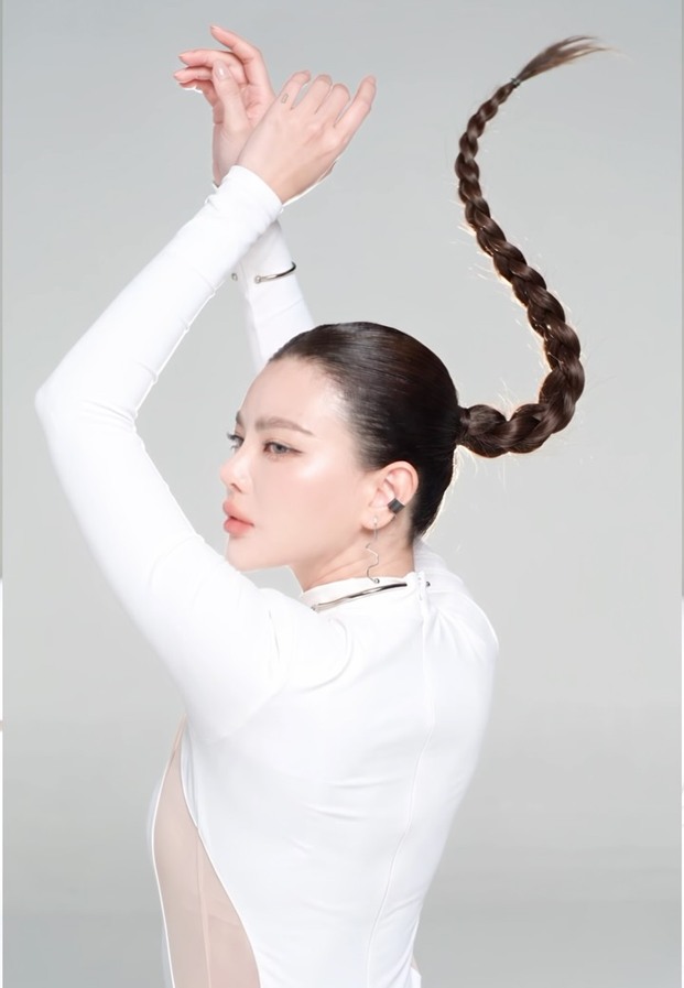 ประวัติ ดิว อริสรา ภาพประกอบบทความ