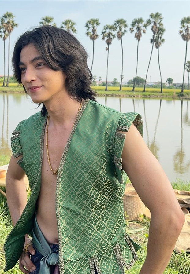ประวัติ กลัฟ คณาวุฒิ ภาพประกอบบทความ